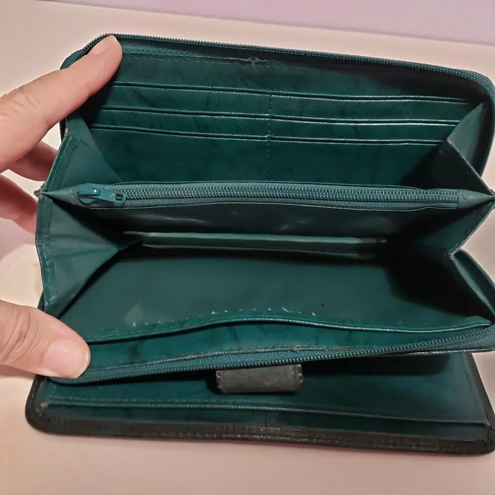Buxton Genuine Leather Green Women's Zip Around Wallet 7
